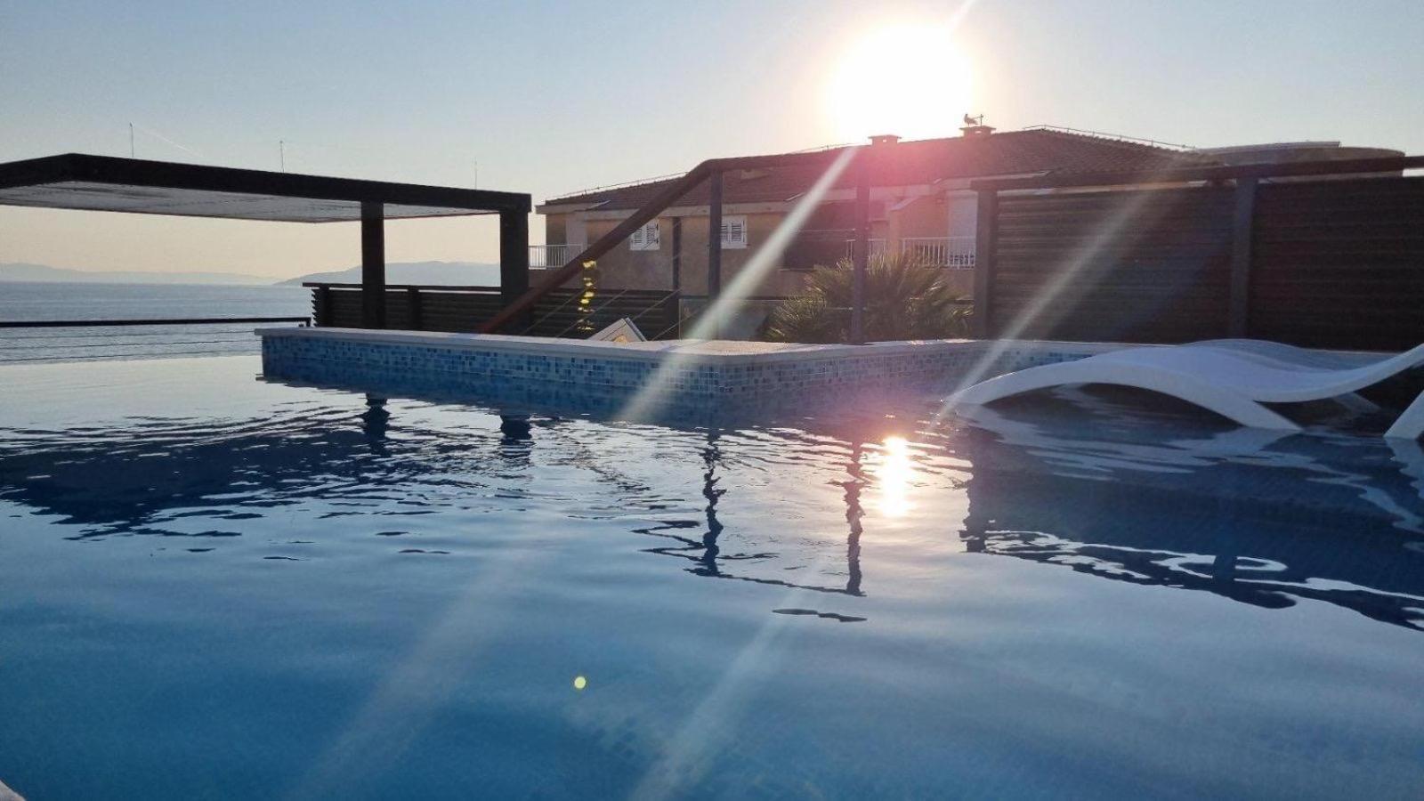 Skypool Suite 77 With Private Pool Makarska Bagian luar foto